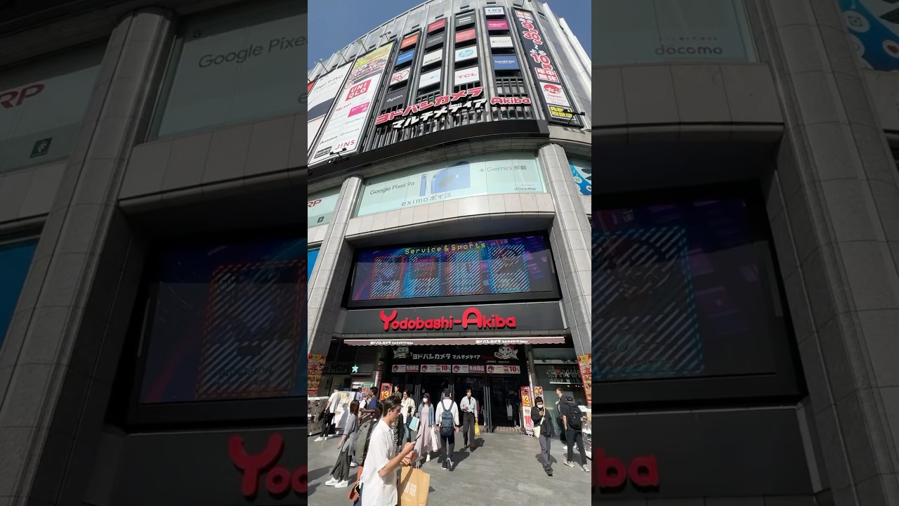 Loja Tech GIGANTE no Jap&atilde;o!! Ea&iacute;, j&aacute; conheciam a #Yodobashi ?! 😱👇🏼#Tecnologia #Jap&atilde;o