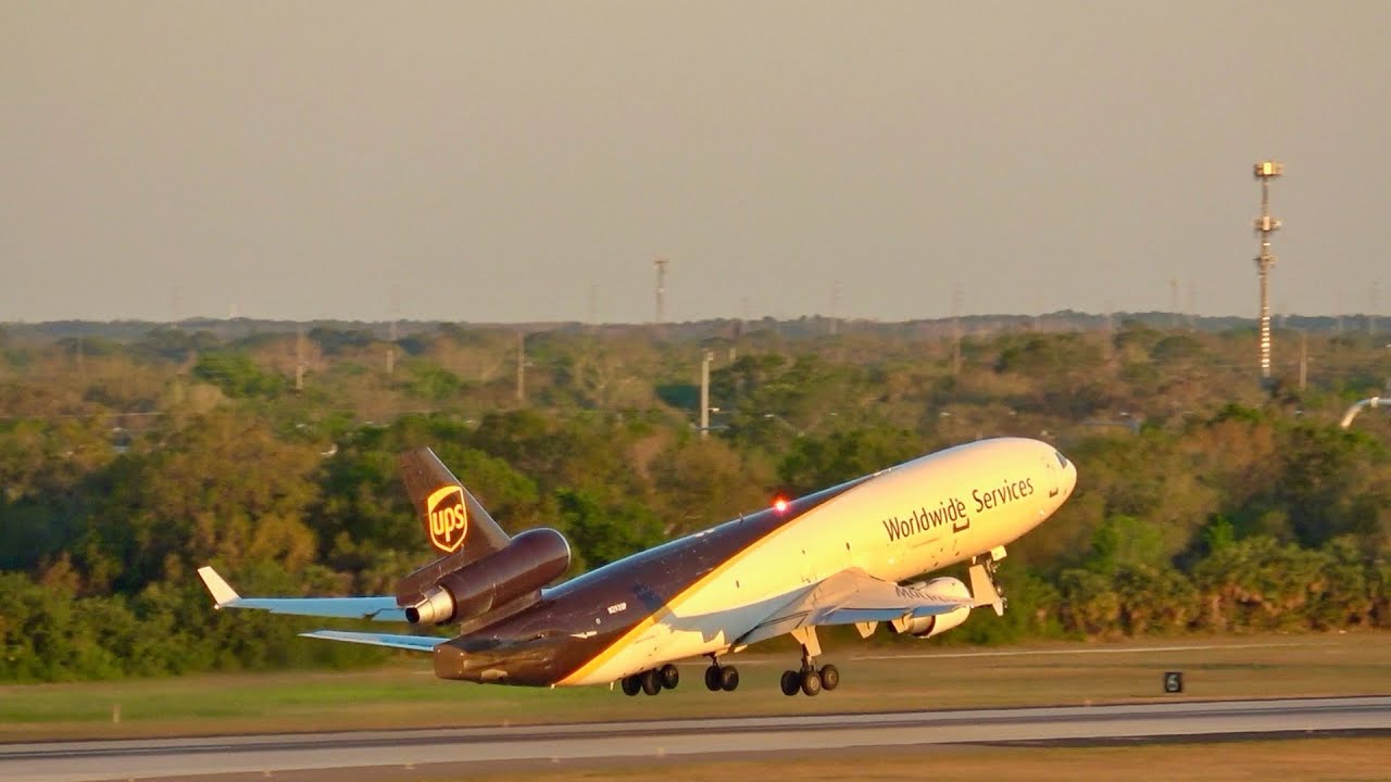 UPS MD11 Steep Takeoff Runway Closed! Spotting TPA