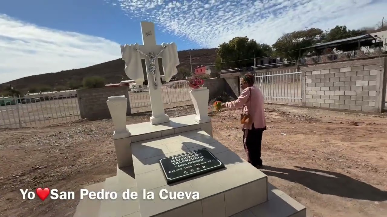 Do&ntilde;a Beba visita la tumba de don Pancho no puede evitar llorar