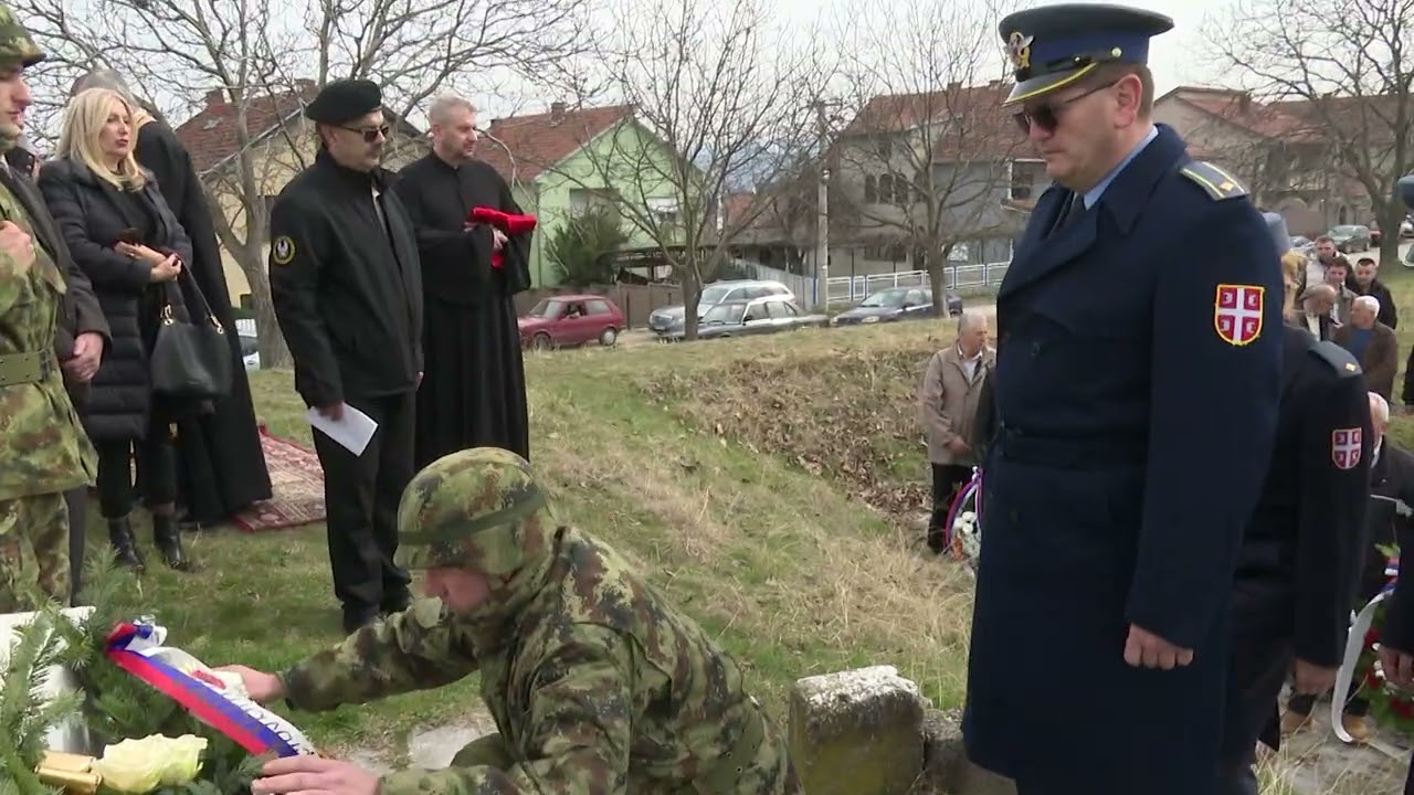 Polaganje venaca kraj spomenika „Talac“ - sećanje na tragične događaje