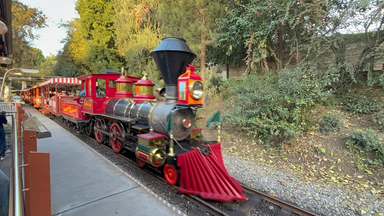Disneyland Railroad Grand Circle Tour 4K POV with Excellent Lighting Disneyland December 2025
