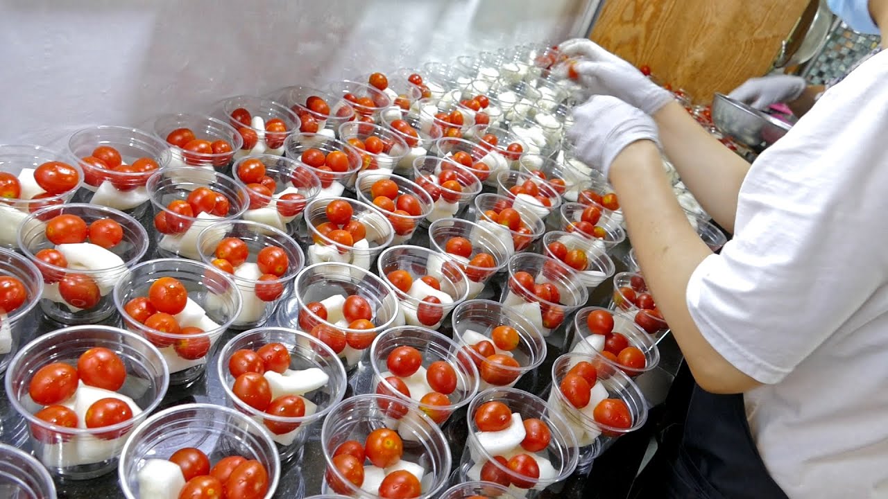 매일 새벽 경매시장에서 엄선한 과일로 만든 제철(여름) 컵과일~ / popular cup fruits / Korean Food