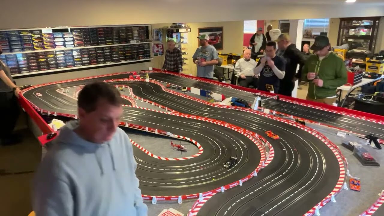 Highlight 35:55 - 40:55 from CincySlots.com 1/32 and 1/24 Slot Car Shop