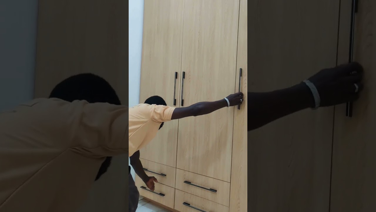 Dressing moderne en bois stratifi&eacute;