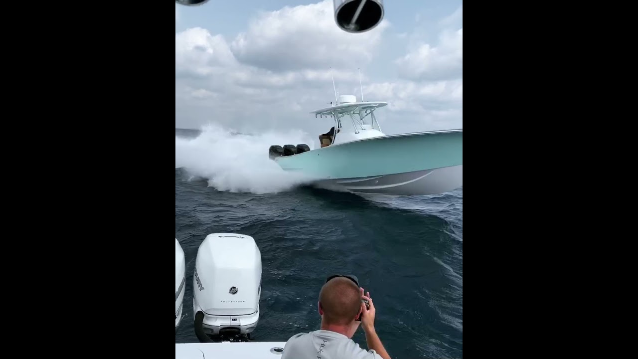 Tribute Center Console Fishing Boat Fast Fly By (Sportfishtrader)