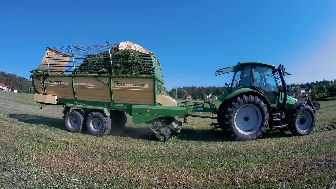 1.Schnitt 2018  Silo fahren mit Deutz Agrotron und Krone 1st section 2018 Drive silo guidare il silo