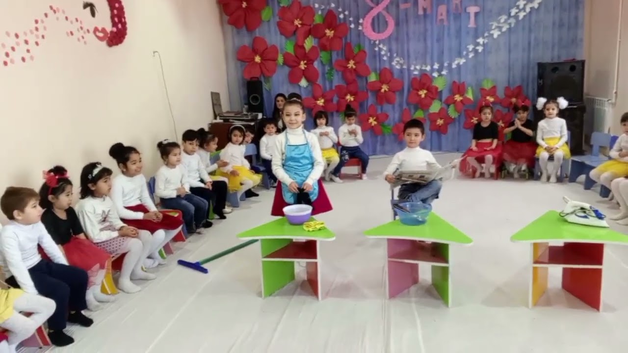 8-mart bayrami uchun sahna koʻrinishi.