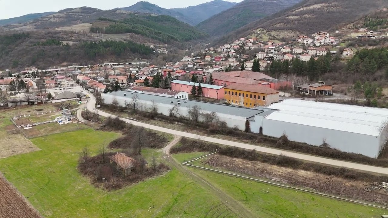 Въздушна обиколка от центъра на село Зверино