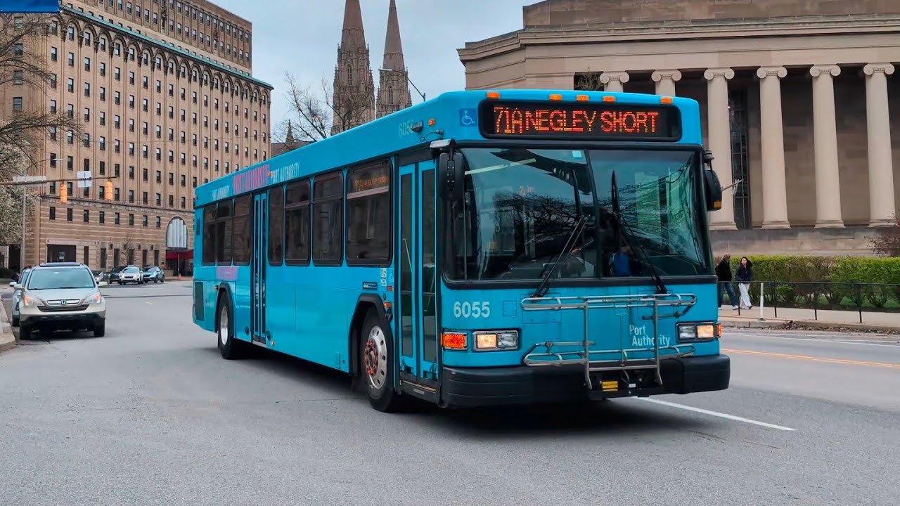 Buses action in Oakland (Pittsburgh, PA)