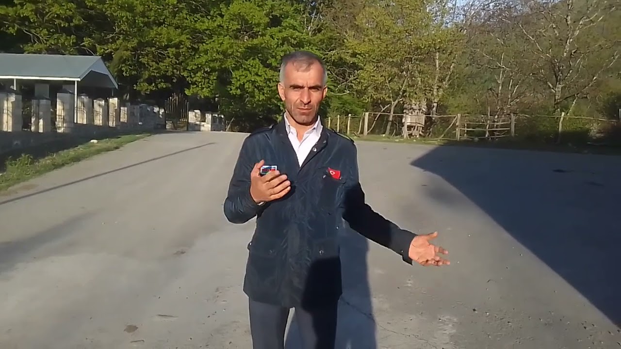 ELYAZ YAZAN,ŞƏKİNİN BAŞ ŞABALID KƏNDİNDƏ ŞEYX ƏHMƏD  ZİYARƏTGAHINDA XEYİR-ŞƏR YERİ TİKDİRMƏK İSTƏYİR