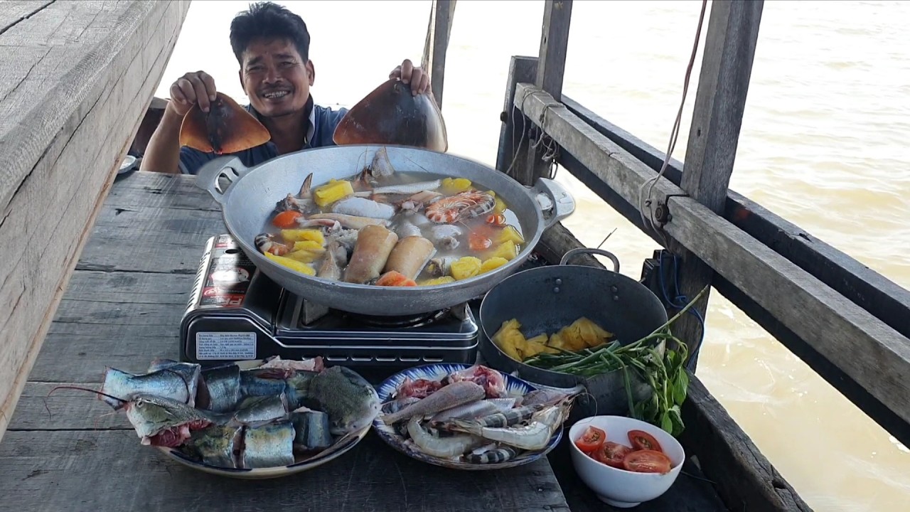 Nghĩ Tết Lâu Thèm Cha Bắt Cá Nấu Nồi ''CANH HẢI SẢN'' Chà Bá Ăn Cho Đã | Ngư Dân Miền Tây