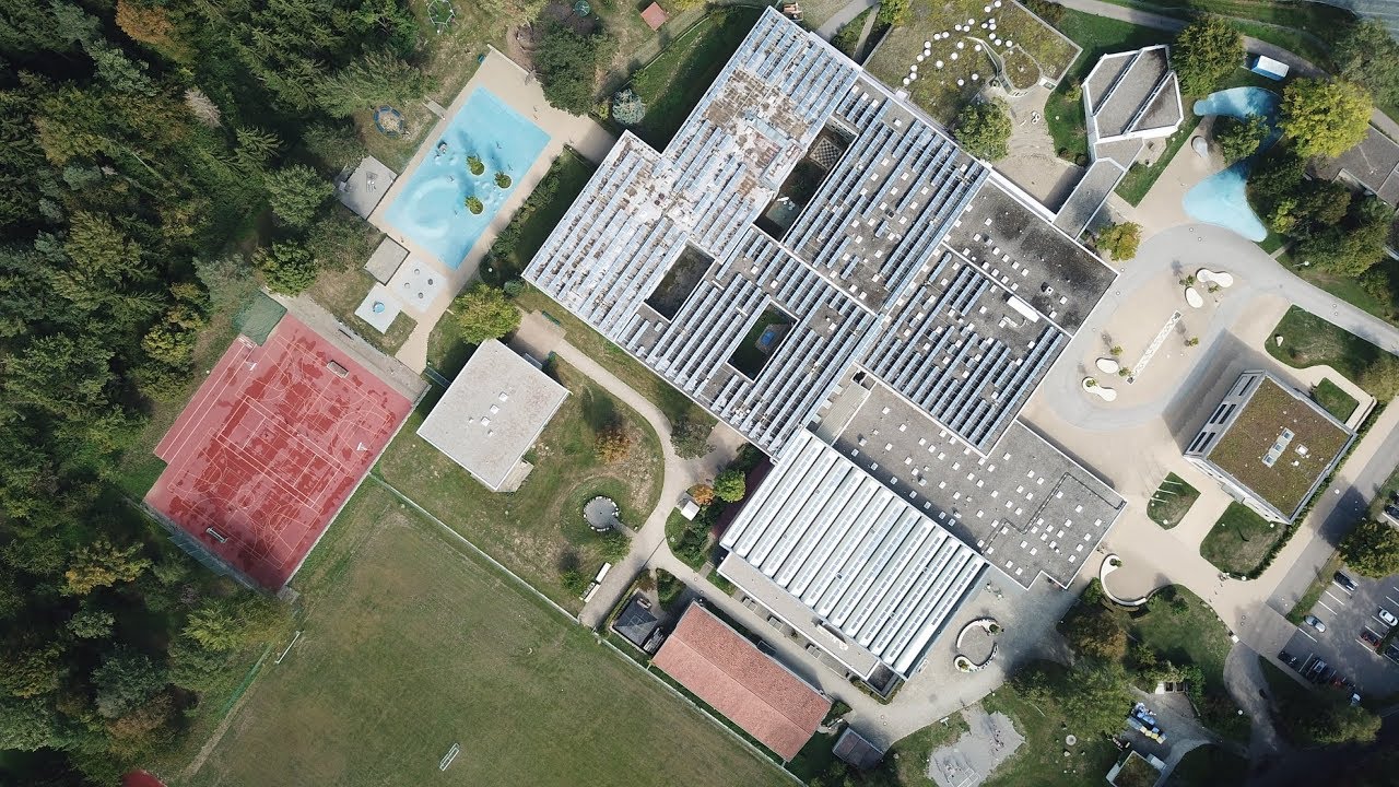 Bodenseeschule St. Martin von oben / Mavic Live