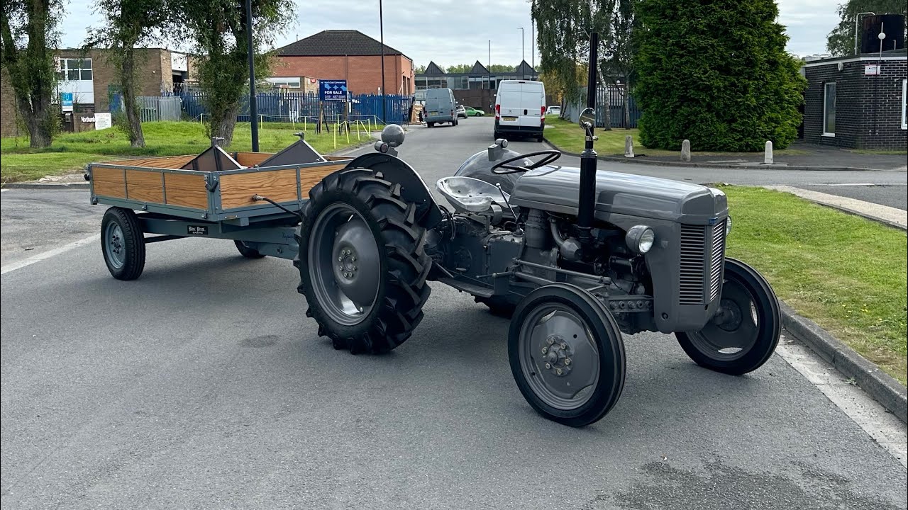 Ferguson TE20 & Trailer - Beautiful Restored Example