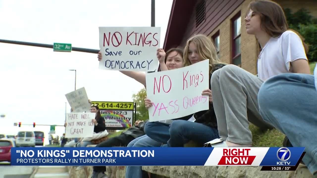 'No Kings' demonstration draws thousands to Turner Park