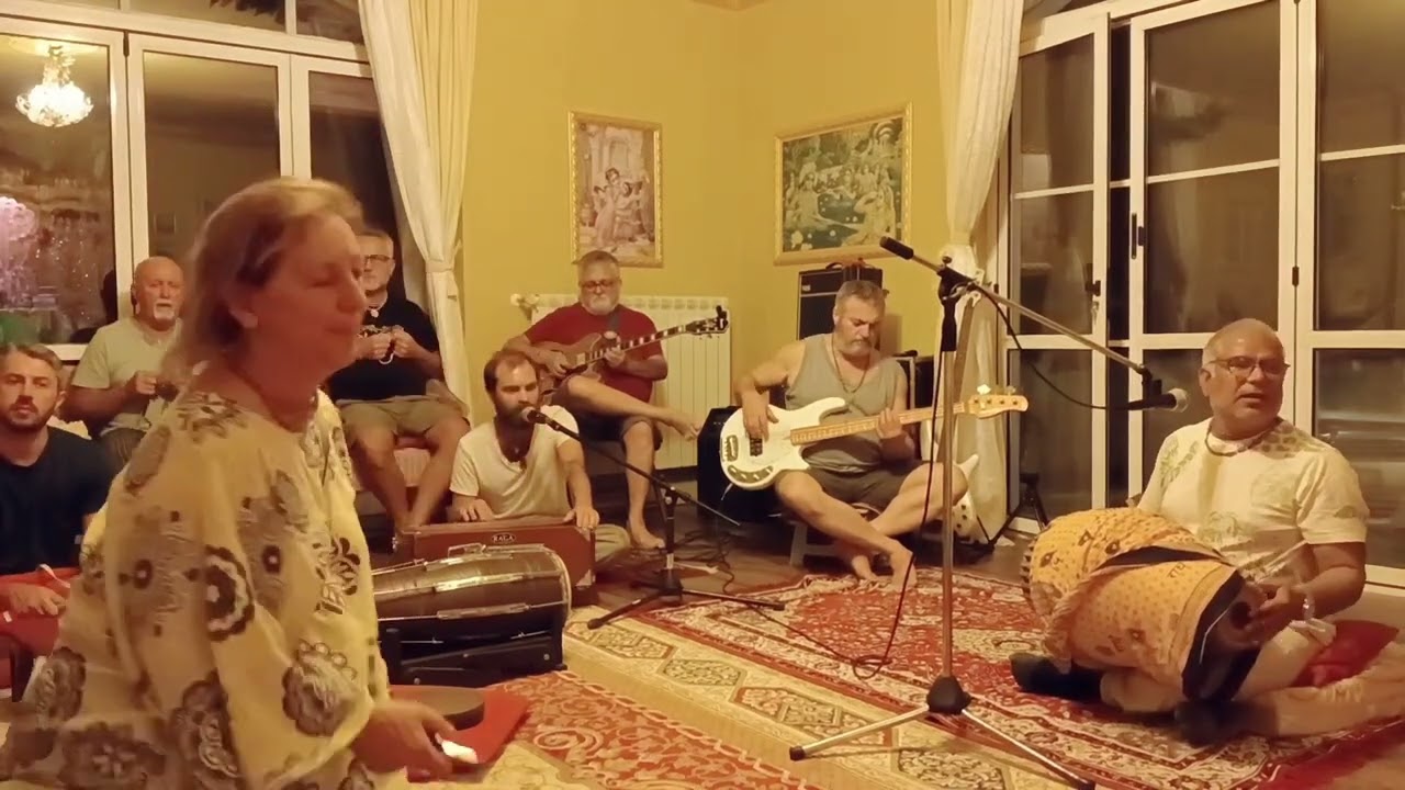 Bhakti Village Italy - Shachinandan Maharaja Bhajan