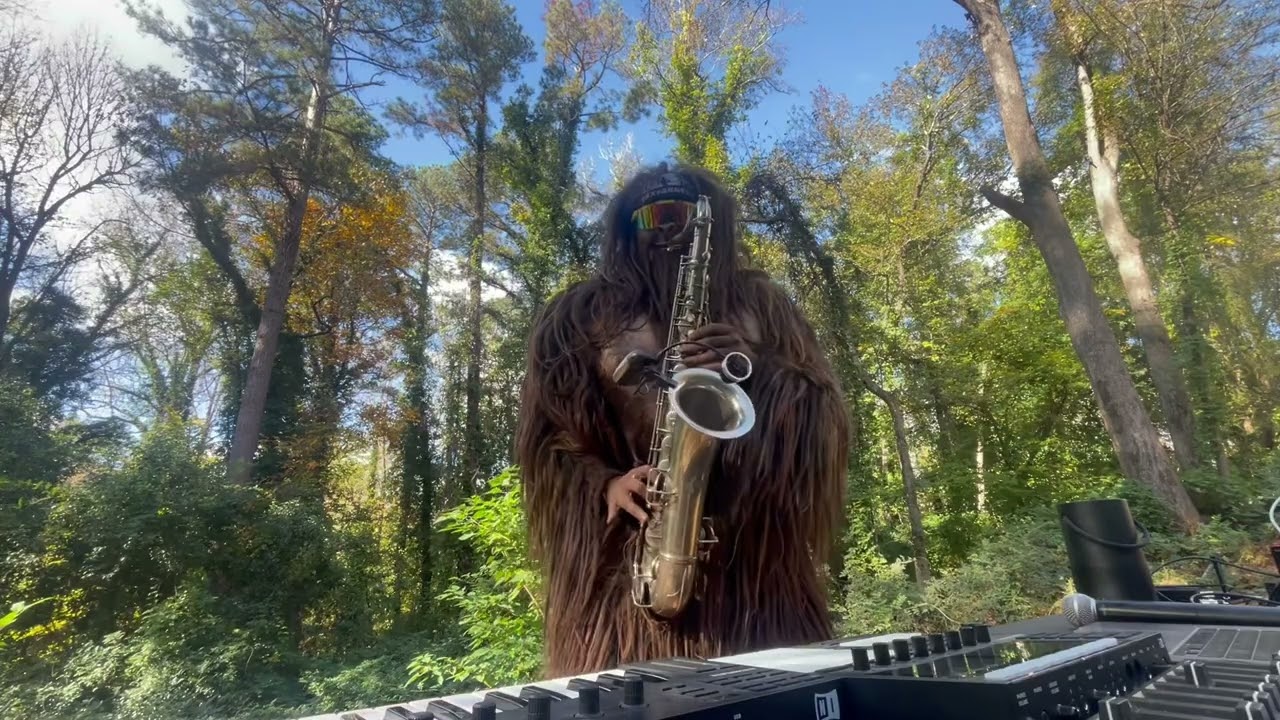 HUGE TOUR ANOUNCEMENT!! + Squatchology (original Song) (Live Looping)