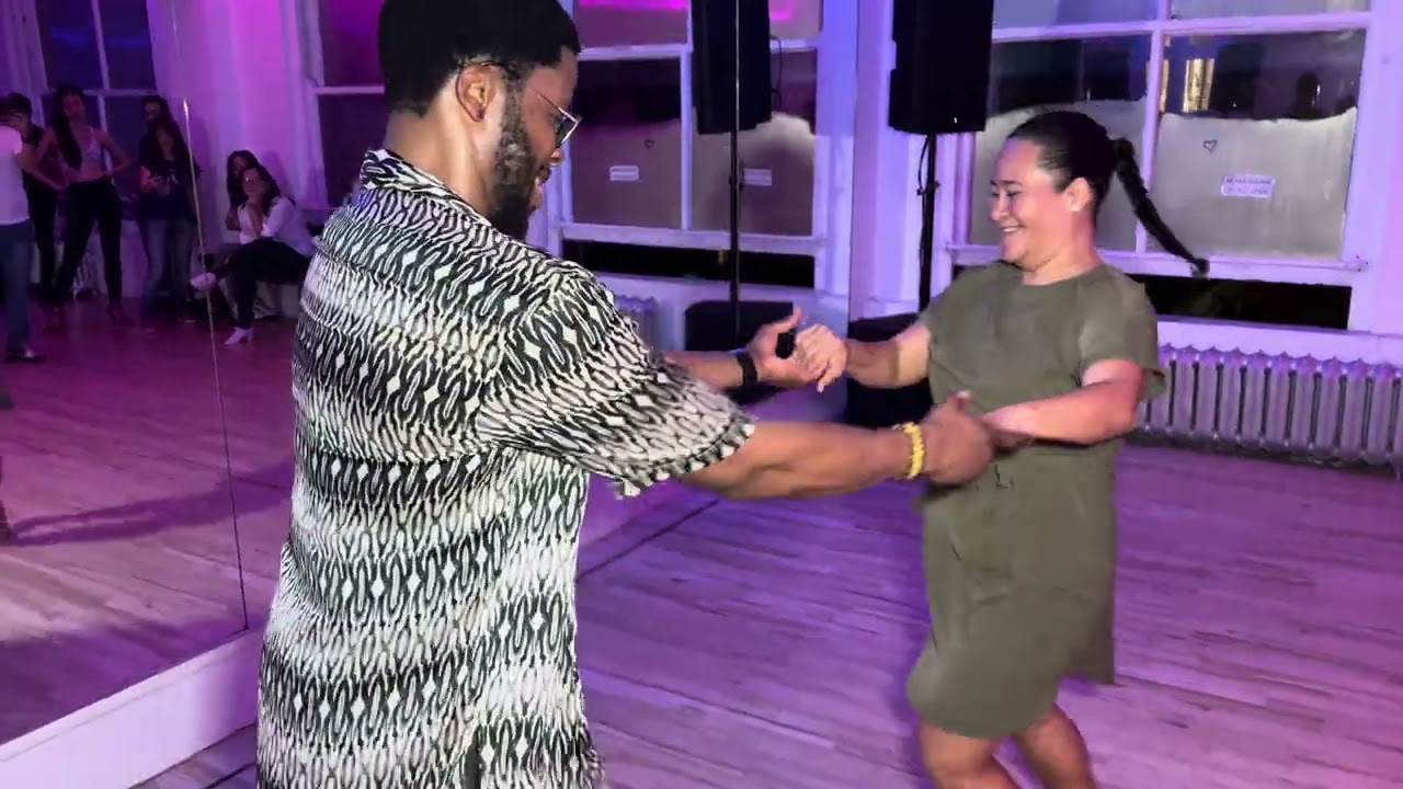Terry SalsaAlanzia & Chiharu (Salsa Social) at La Parranda on November 3rd 2023