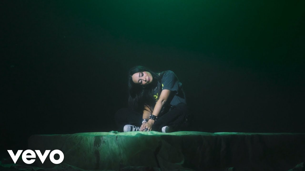 LØLØ - suck it up (Official Music Video)