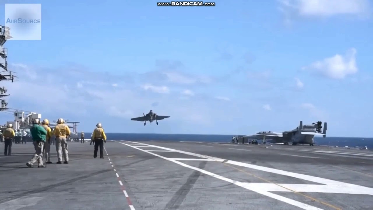 Landing on aircraft carrier in slow motion (Ağır &ccedil;ekimde u&ccedil;ak gemisine iniş)
