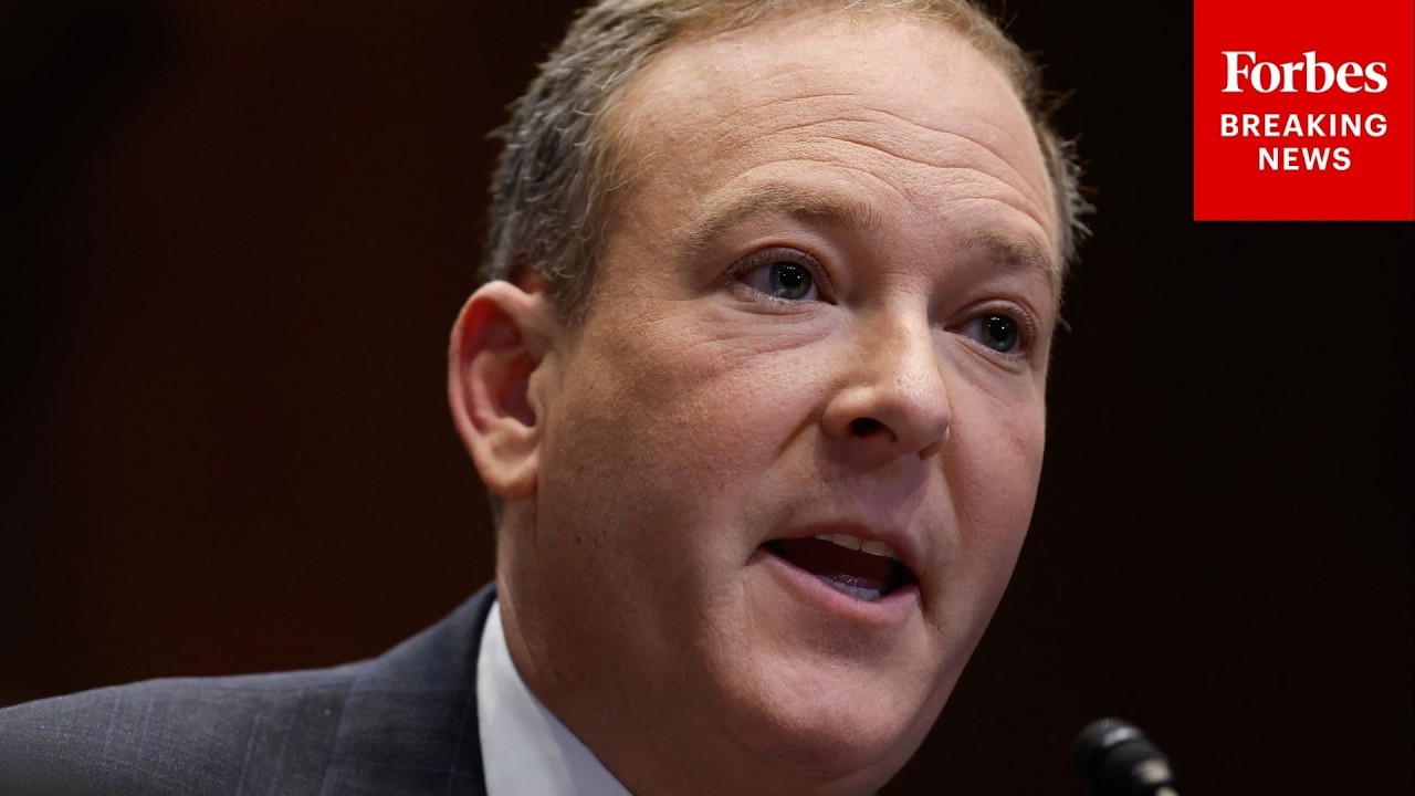 Администратор Агентства по охране окружающей среды Ли Зельдин противостоит законодателям в комите...