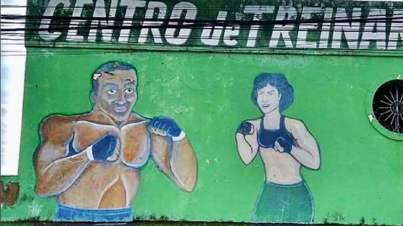 Pessoas deformadas em muros brasileiros