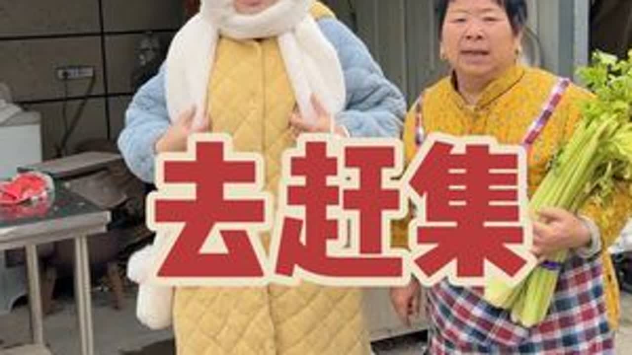 都说现在年味越来越淡了，没有小时候的乐趣了，其实快乐和年味一直都有，只是换了一批人去感受，咱们现在能做的就是给孩子创造快乐的氛围，给他一个快乐的童年 就够了#过年氛围提前搞起来了