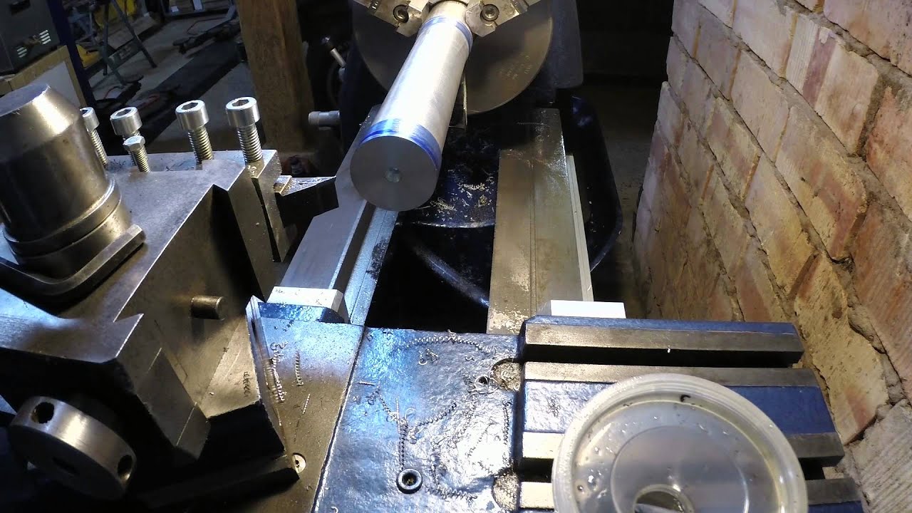 Technique de vérification de l'alignement de la broche d'un tour à métaux avec son banc