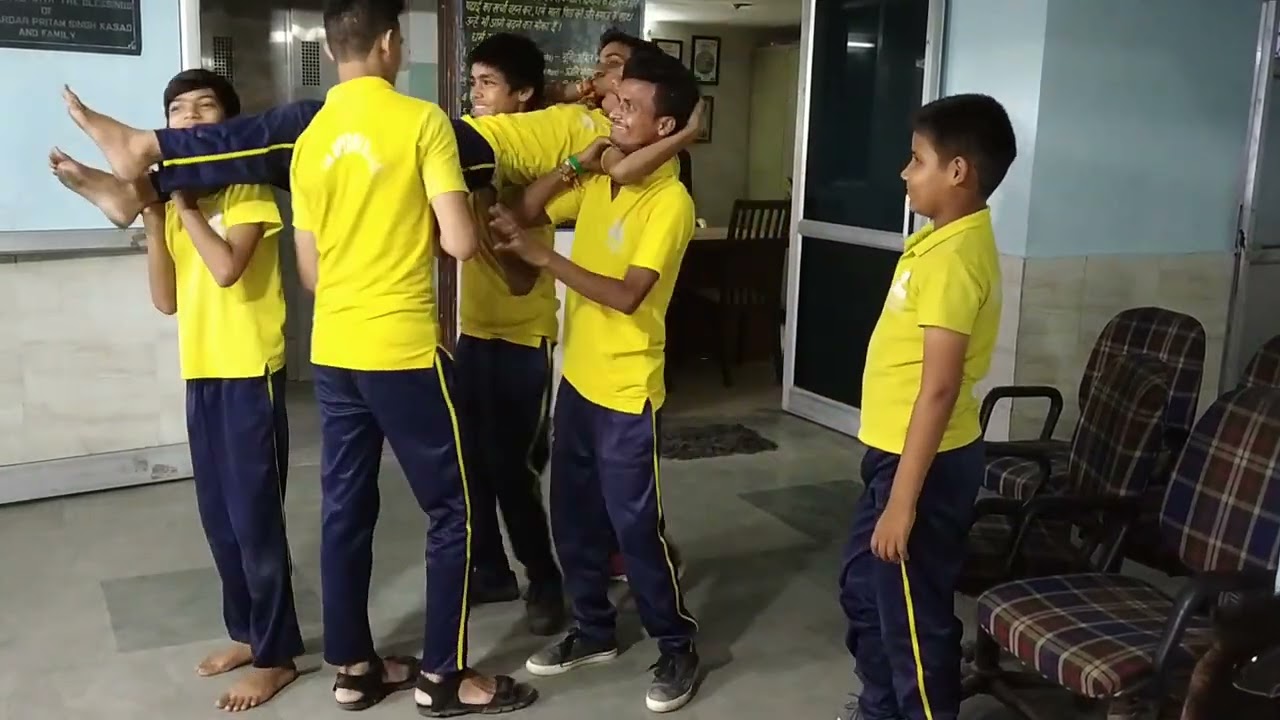 मोबाइल के दुरुपयोग पर मूक बधिर बालकों की प्रस्तुति