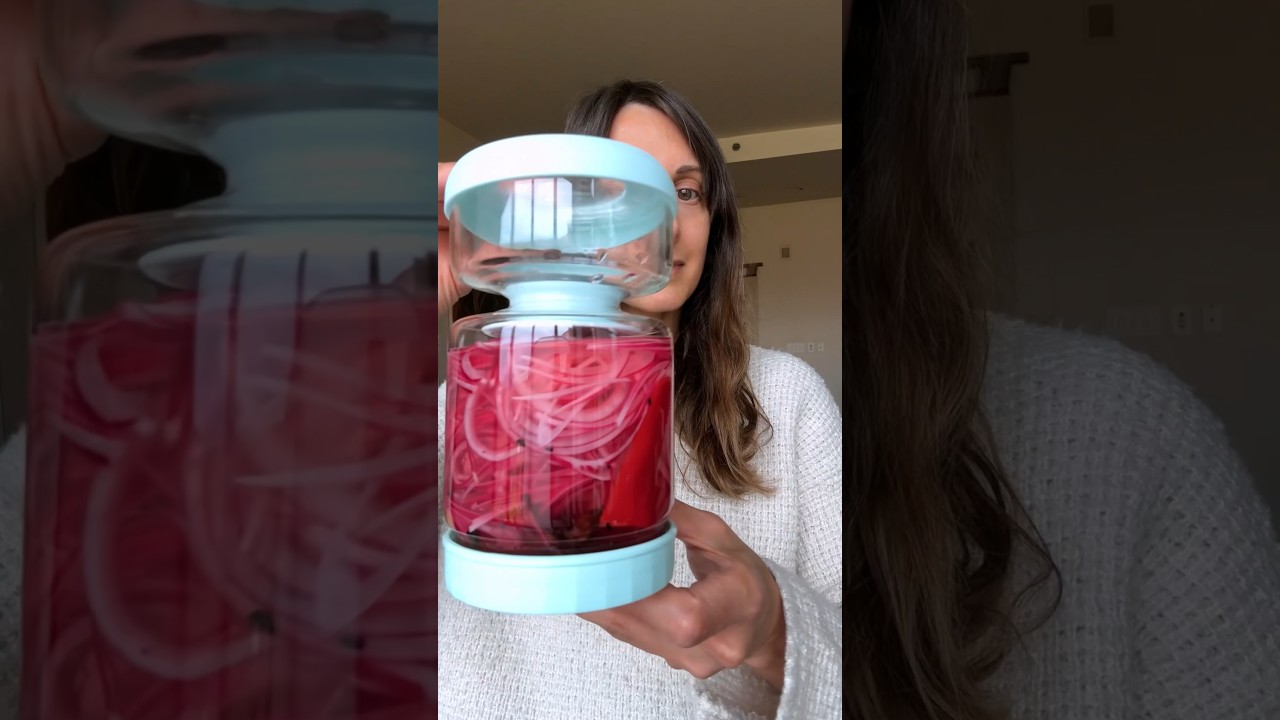 ЕШЬТЕ ЭТО КАЖДЫЙ ДЕНЬ! Маринованный красный лук полезен! Добавляйте его в блюда, чтобы продлить ж...