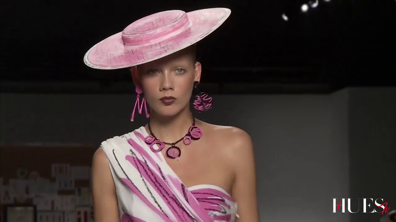 MOSCHINO SPRING 2019 READY TO WEAR RUNWAY SHOW