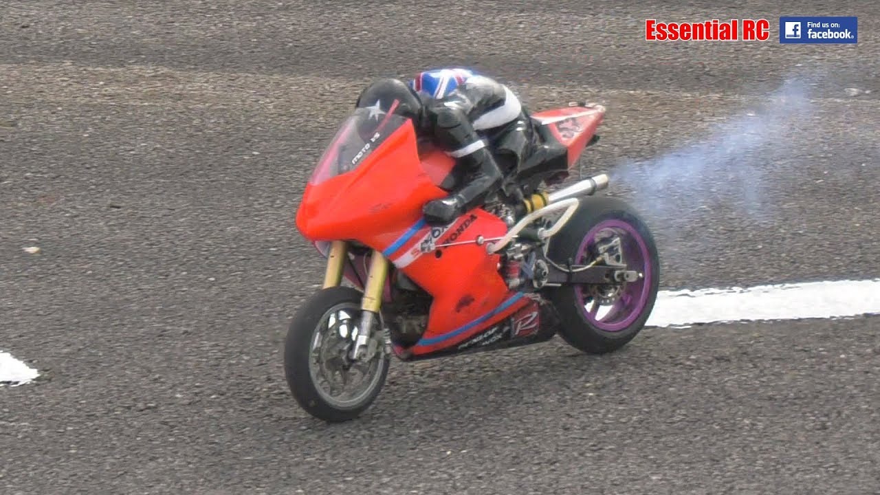 FAST NITRO RC MOTORBIKE races ELECTRIC RIDERS: Cotswold MCC