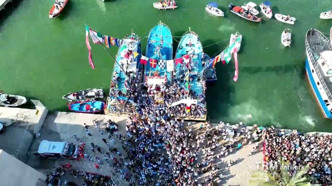 Madonna dei Martiri di Molfetta, l'emozionante momento dell'imbarco della statua della Santa Patrona