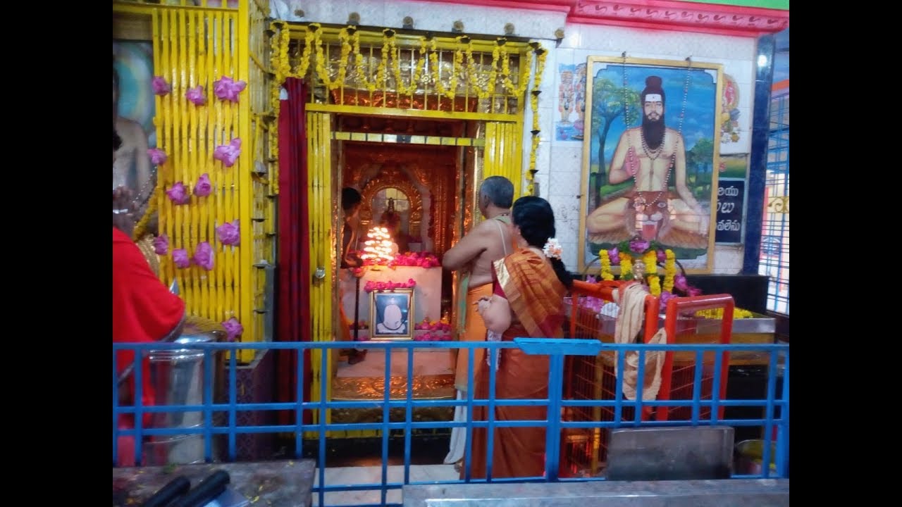 శ్రీ దత్తత్రేయస్వామి మందిరంలో ఉదయం స్వామి వారి హారతులు| AP MAAYURI NEWS