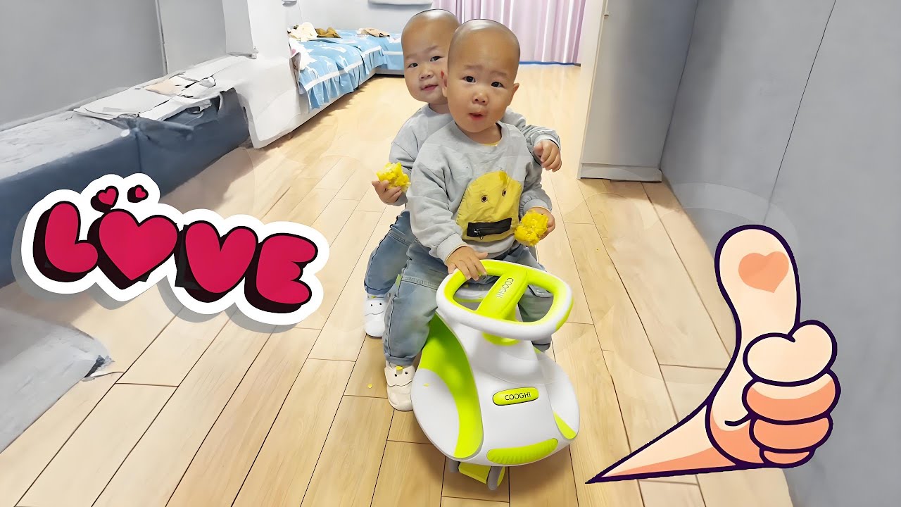 The Elder Bro And The Twin Bro Ride In The Same Toy Car#funny twins#cute twins #cutebaby#funnyvideos