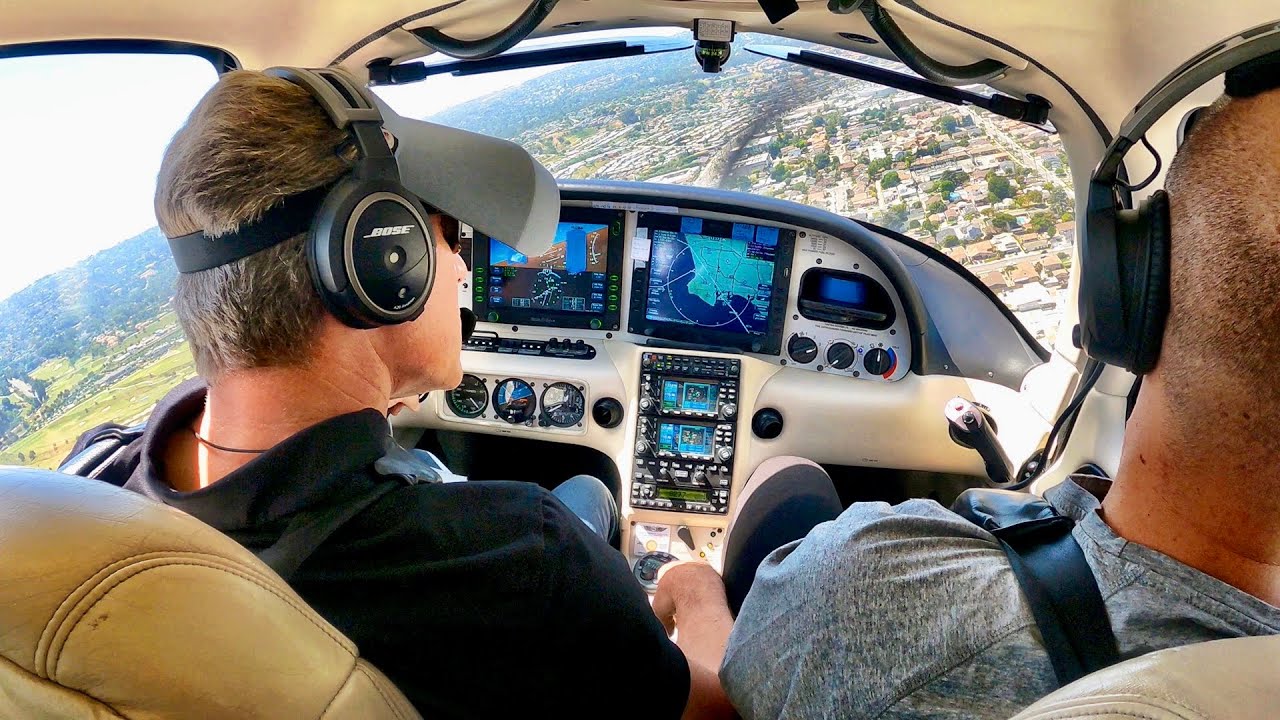 Last-Second Runway Change! Scrambling in the Cirrus SR22