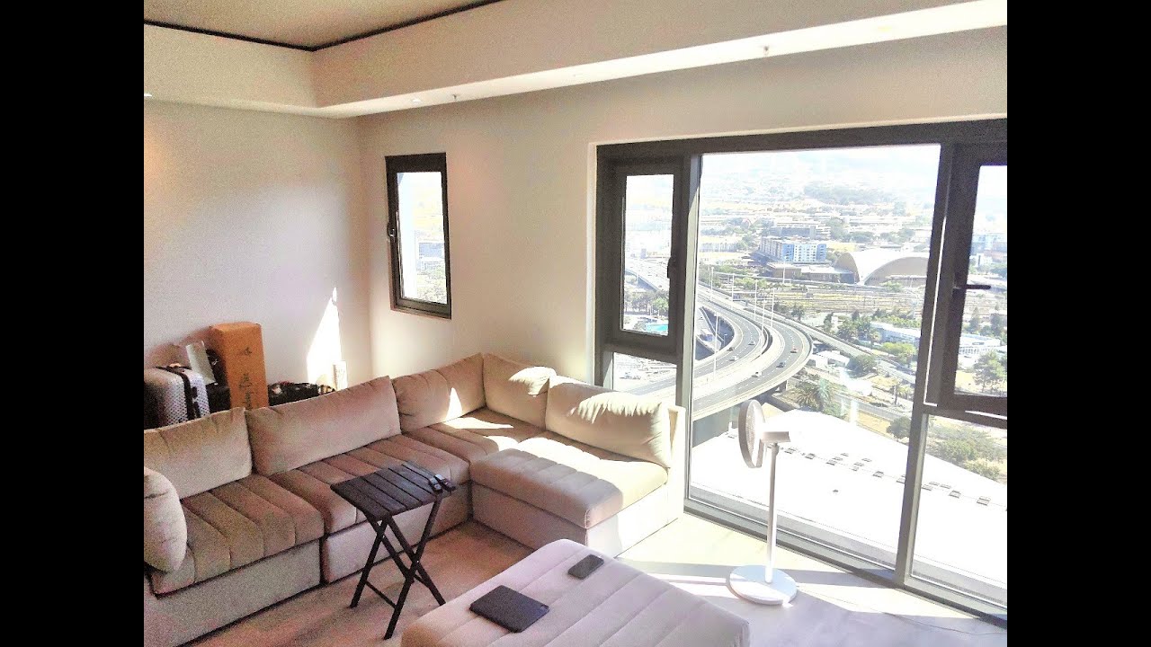 For sale R3mil 1-bedroom, 1-bathroom Apartment Harbour Arch, Foreshore, Cape Town - Stylish