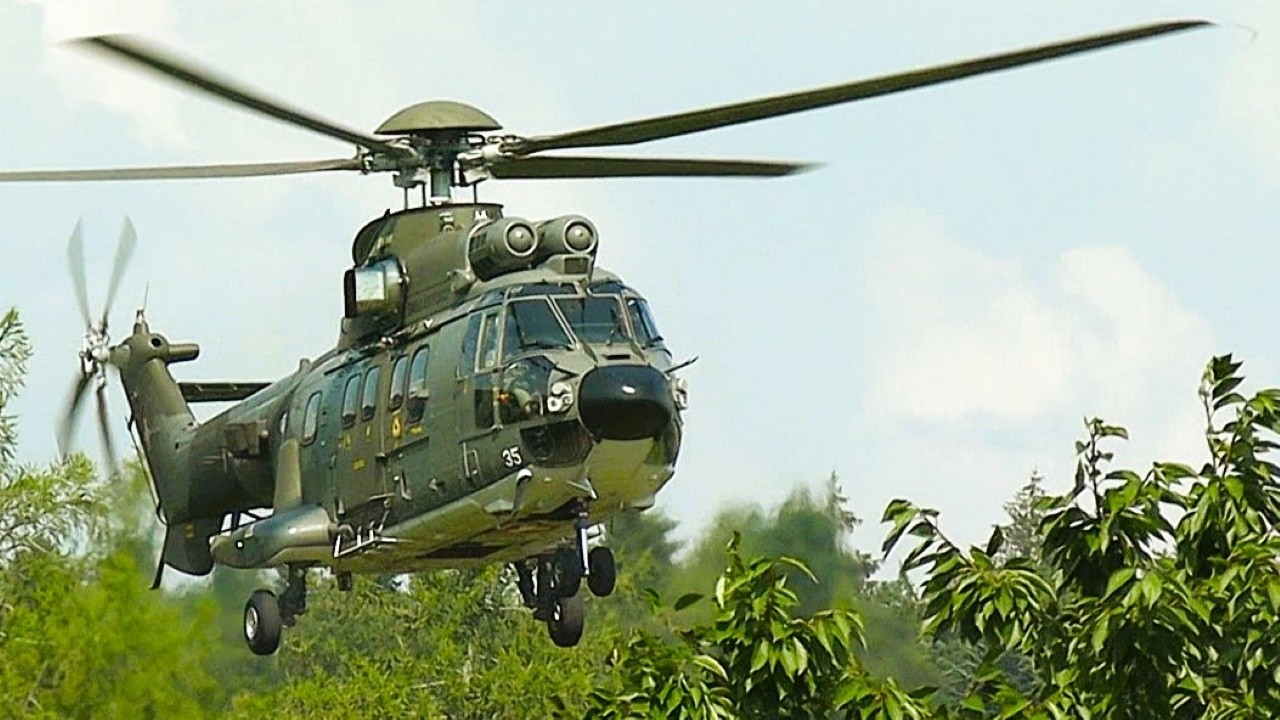 Swiss Air Force SUPER PUMA Twin-Turbine Utility Helicopter Flight @ Flugtage Loorholz 2024