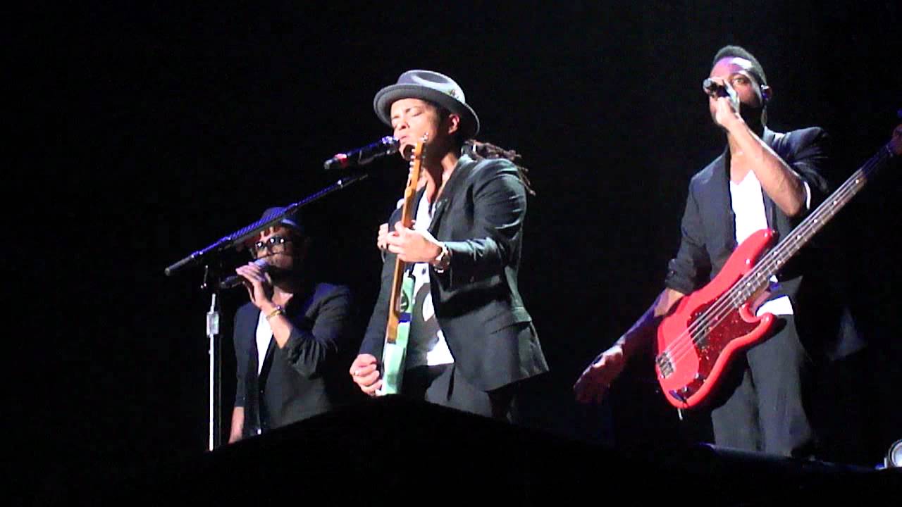 Bruno Mars, Phil Lawrence, Phredley Brown and Jamereo Artis @ HMH Amsterdam 05-07-2011