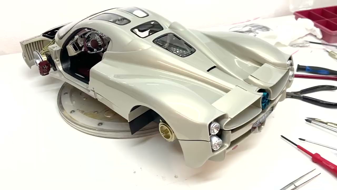 Pocher Pagani Utopia 1:8 scale model kit