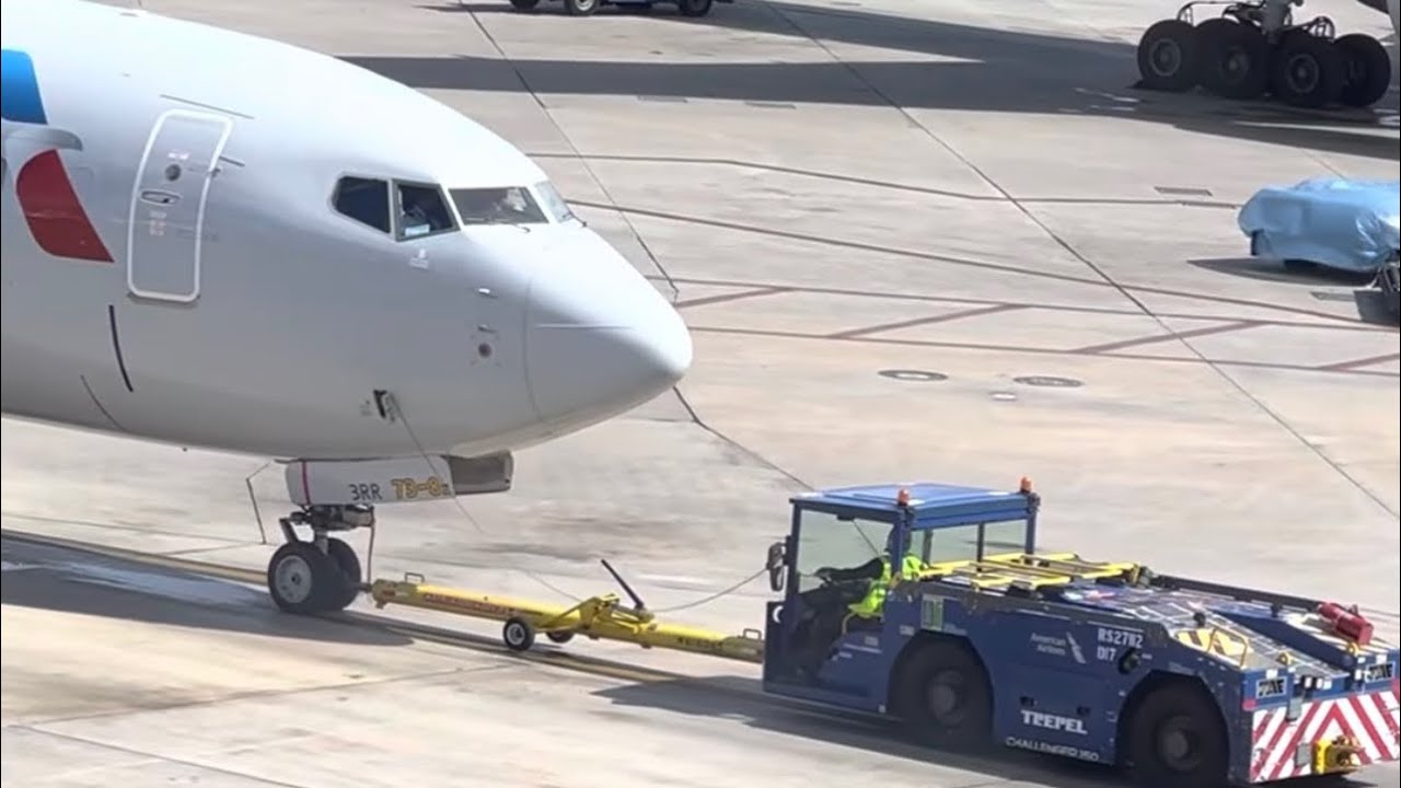 ✈️ AMERICAN AIRLINES push back manoeuvre from APRON tug-tractor operation to back up plane AIRPORT🛎
