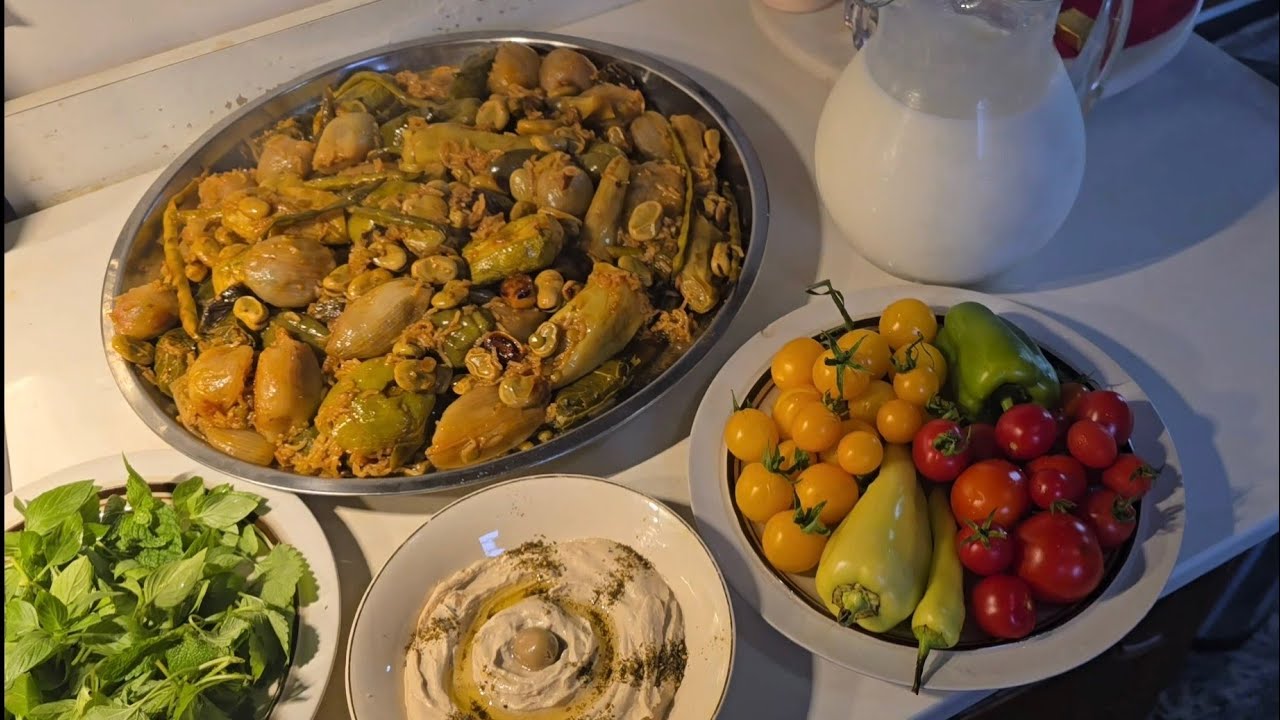 الدولمه العراقيه في اجواء ممطره لازم تكون حاضره جميع الخضار المستعمله فريش من الحديقه نقطفه مع بعض 