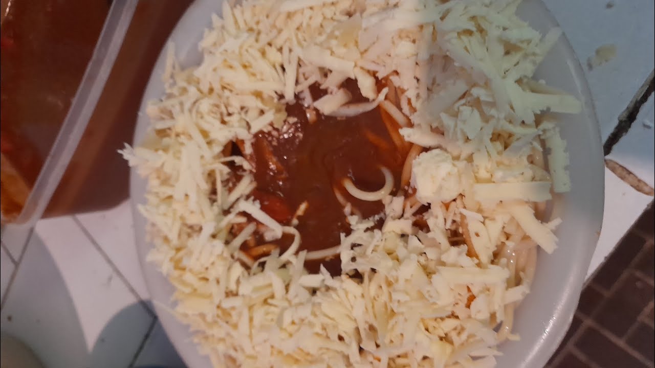 ¿Que comemos los cubanos de a pie ? Espaguetis con perros 🐕