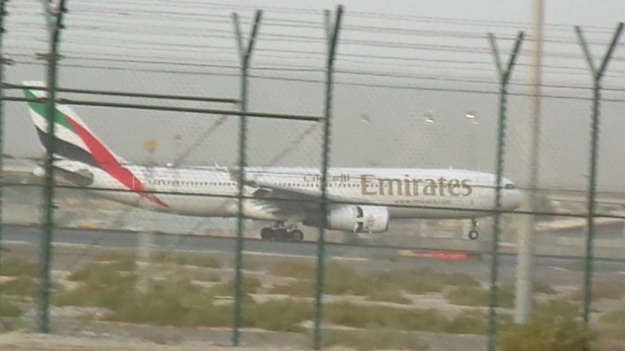 Now History ! Emirates Airbus A330 and A340 landing at Dubai International Airport - DXB