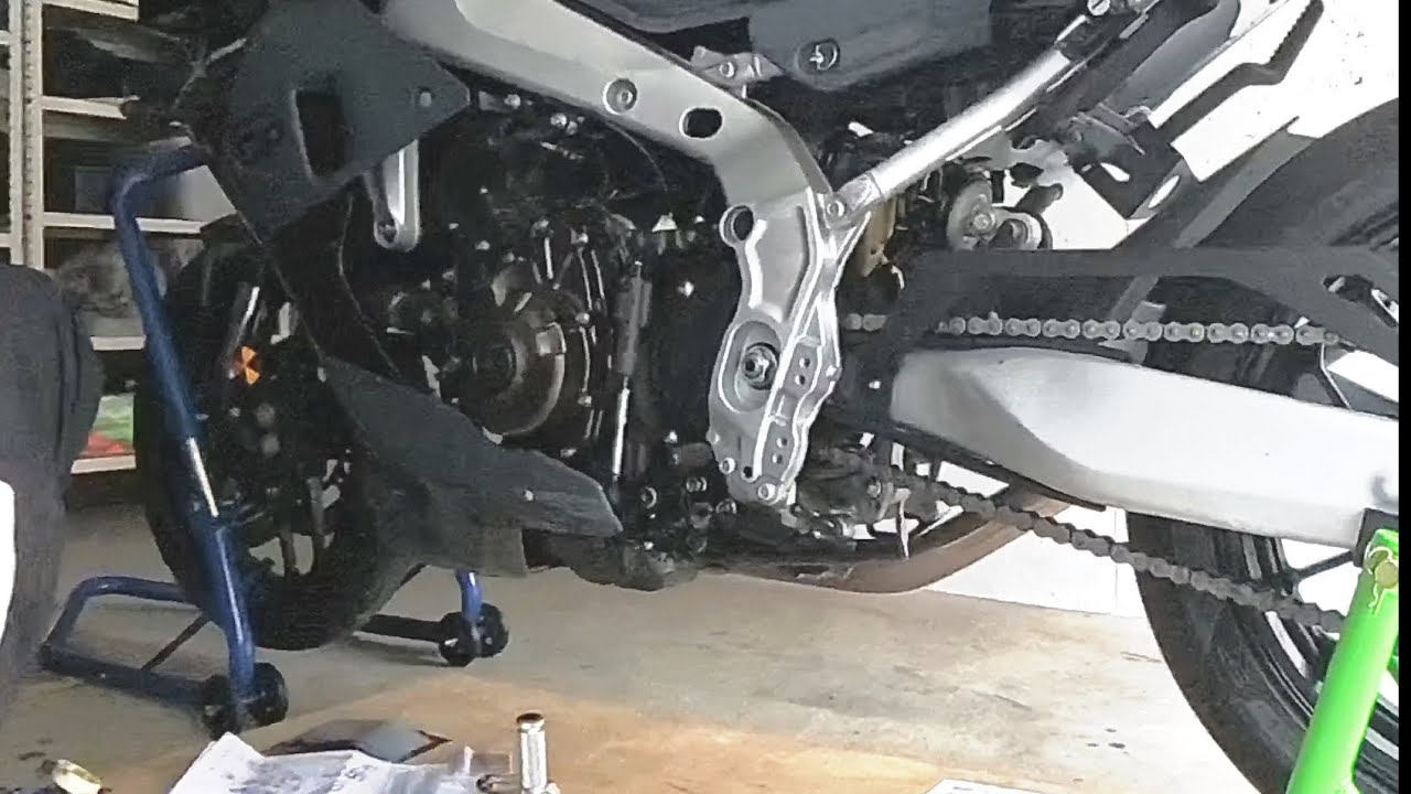 バンク角とバックステップ取り付け Baby Face XSR-900GP