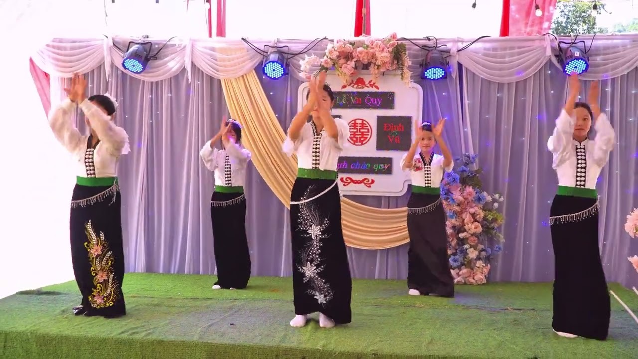 các e gái thái múa cực rẻo 