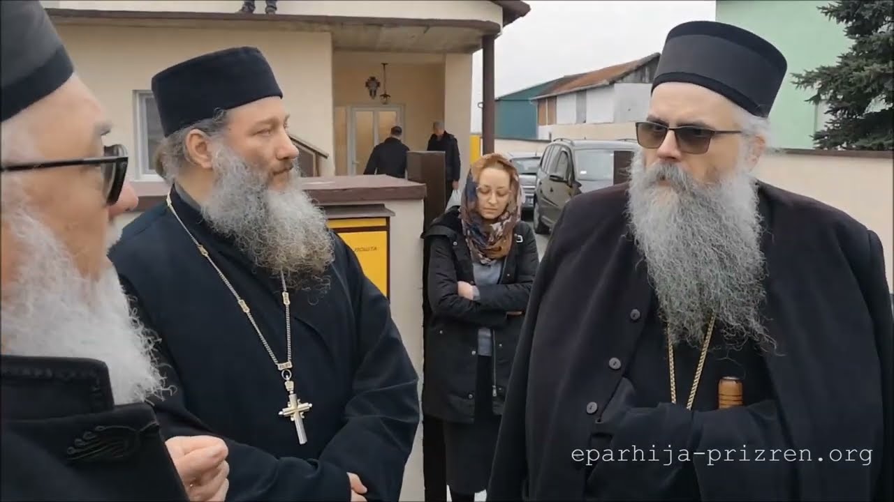 Упад Владике Никанора и банатских попова у катакомбу у Новим Козарцима (дужи снимак)
