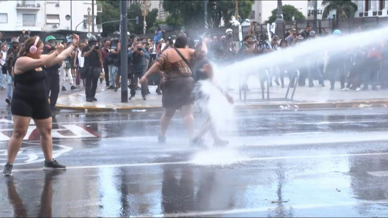 Protesto contra reforma trabalhista na Argentina termina em confrontos | AFP
