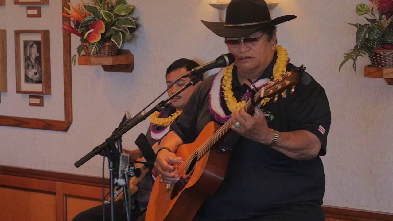 Led Kaapana at Honey's - 