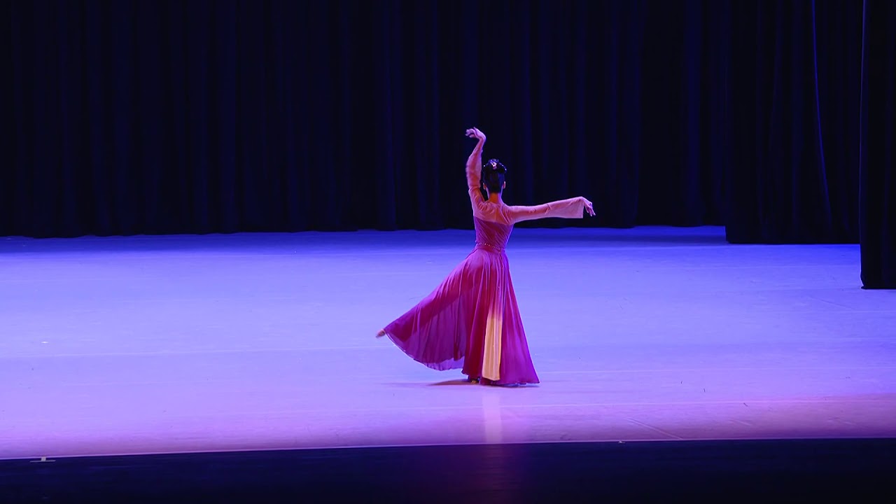 Chinese Classical Dance - Qie Kan Xing Yun