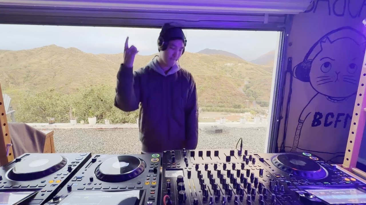 Badcat.fm 012 - Twilight Sessions with Blume (@boyblume_ on Instagram)